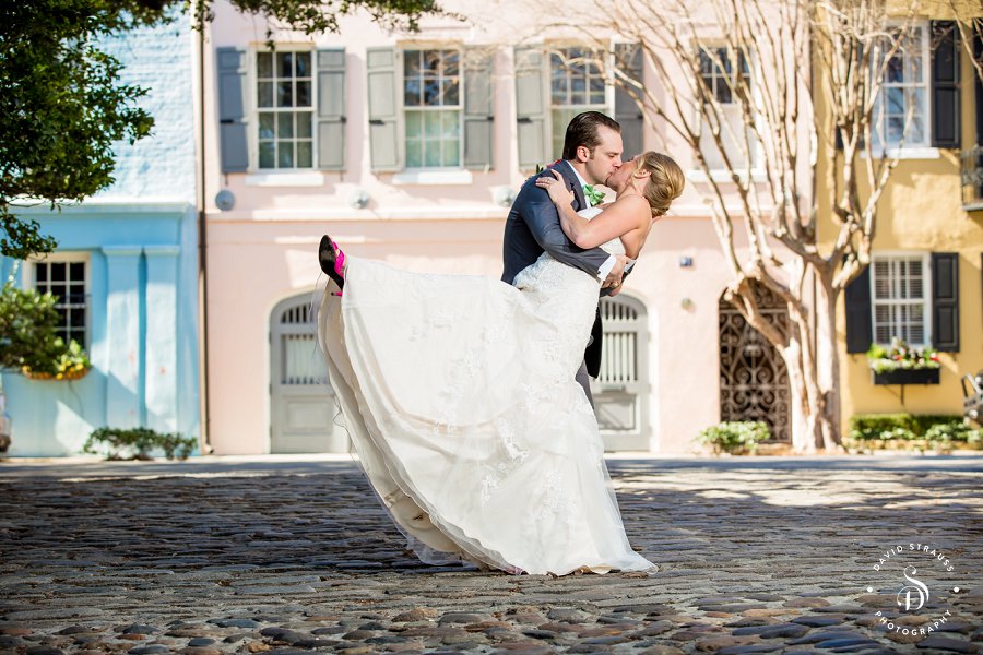 Battery Park Posed Pictures - Charleston Photographer - cobblestone kiss
